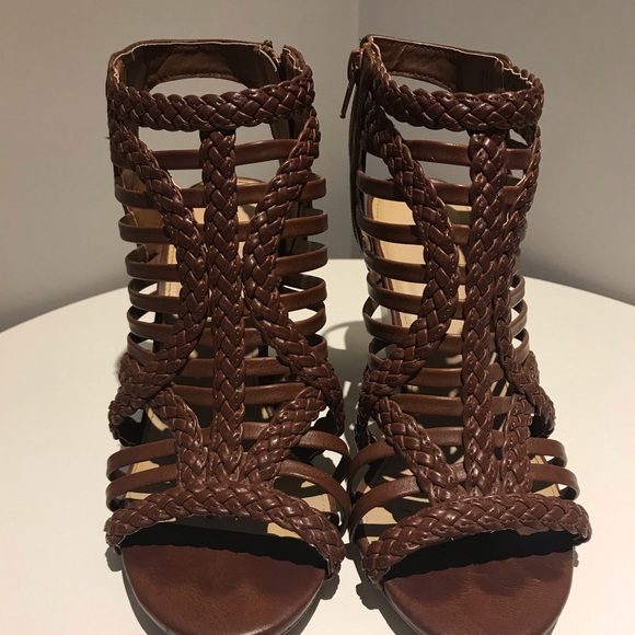 Brown ankle bootie - Picture 3 of 5